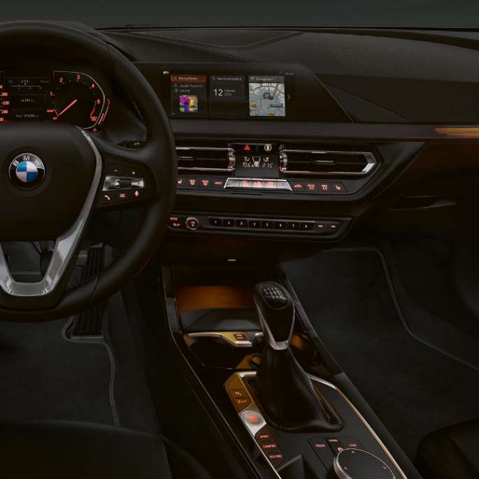 Ornamente interioare „Illuminated Berlin”. Imagine cu ornamentele interioare „Illuminated Berlin” ale BMW Seria 1 Model Advantage.