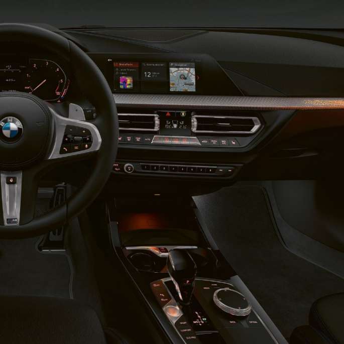 Ornamente interioare „Illuminated Boston”. Imagine cu ornamentele interioare „Illuminated Boston” ale BMW Seria 1 Model M Sport.