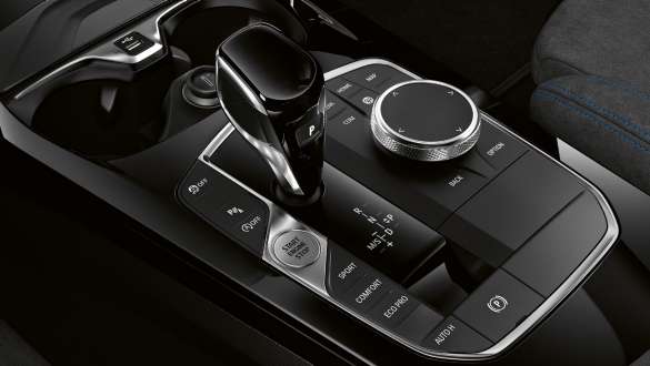 Transmisia Steptronic Sport. Imagine cu transmisia Steptronic Sport cu 8 trepte a BMW Seria 1.