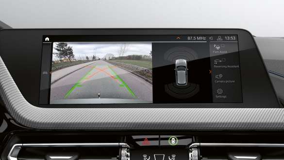 Asistent la parcare. Imagine cu asistentul la parcare al BMW Seria 1.