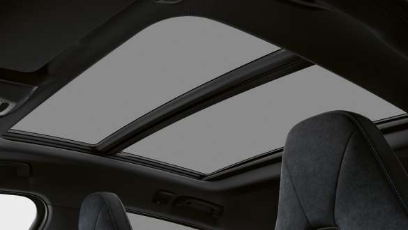 Plafon panoramic. Imagine cu plafonul panoramic al BMW Seria 1 Model Sport Line.