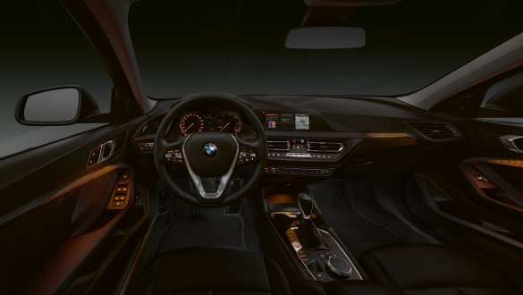 Ornamente interioare „Illuminated Berlin”. Imagine cu ornamentele interioare „Illuminated Berlin” ale BMW Seria 1 Model Sport Line.