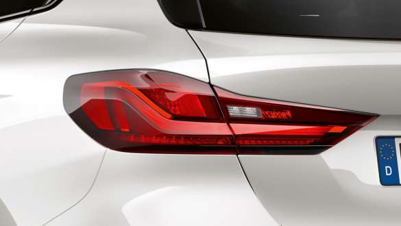 Stopuri din două segmente. Imagine cu stopurile din două segmente ale BMW Seria 1 Model Sport Line.