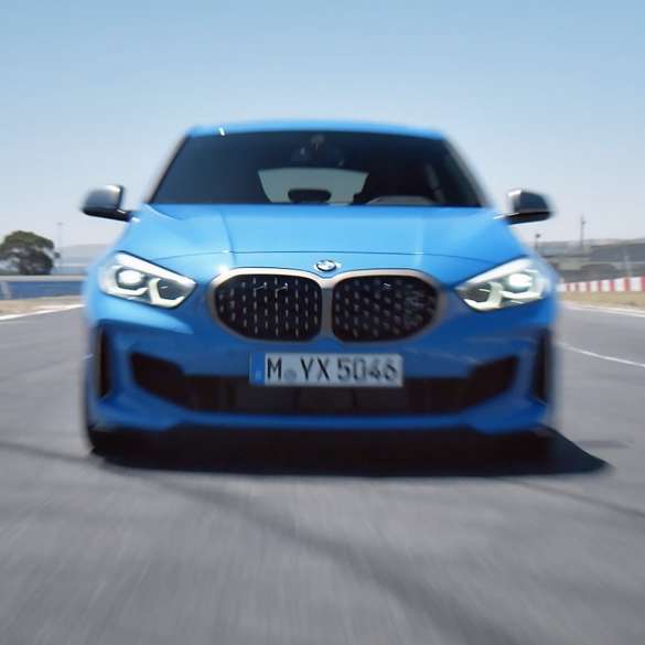 Film cu BMW Seria 1 rulând. Film cu scene dinamice de condus cu BMW Seria 1.