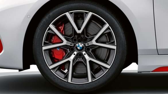 Jante M din aliaj uşor Y-spoke de 18”, tip 553 M, Bicolor cu anvelope Performance ale BMW Seria 1 128ti F40 Jante M din aliaj uşor Y-spoke de 18”, tip 553 M, Bicolor cu anvelope Performance ale BMW Seria 1 128ti F40
