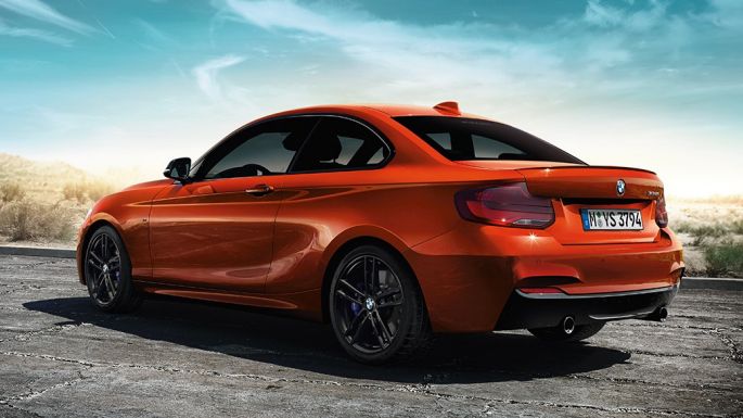 Imagine cu trei sferturi din partea spate a BMW Seria 2 Coupé Imagine cu trei sferturi din partea spate a BMW Seria 2 Coupé