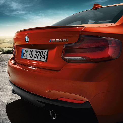 Inscripţionare denumire model în partea spate a BMW Seria 2 Coupé Inscripţionare denumire model în partea spate a BMW Seria 2 Coupé