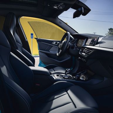 „BMW Live Cockpit Professional” al BMW Seria 2 Gran Coupé Imagine din interior cu „BMW Live Cockpit Professional” al BMW Seria 2 Gran Coupé, F44