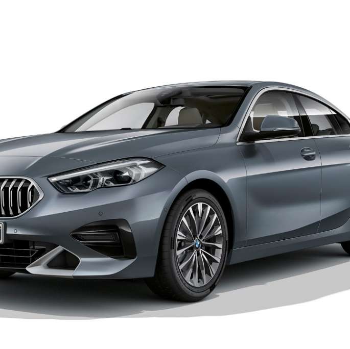 Grila frontală a BMW Seria 2 Gran Coupé, Model Luxury Line Imagine în prim-plan cu grila radiatorului BMW Seria 2 Gran Coupé, Model Luxury Line, în Storm Bay metalizat, F44