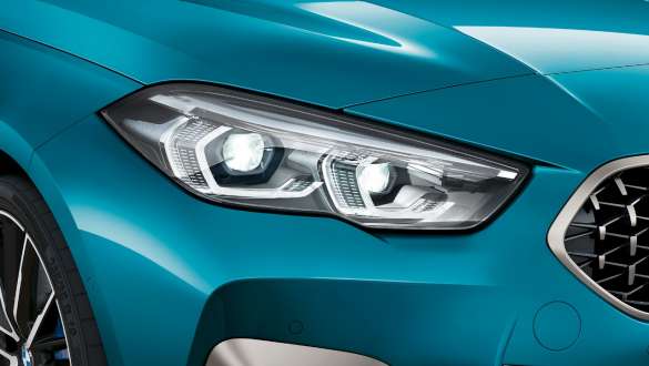 Farurile adaptive cu tehnologie LED ale BMW Seria 2 Gran Coupé Farurile adaptive cu tehnologie LED ale BMW Seria 2 Gran Coupé, în Albastru Snapper Rocks metalizat, F44