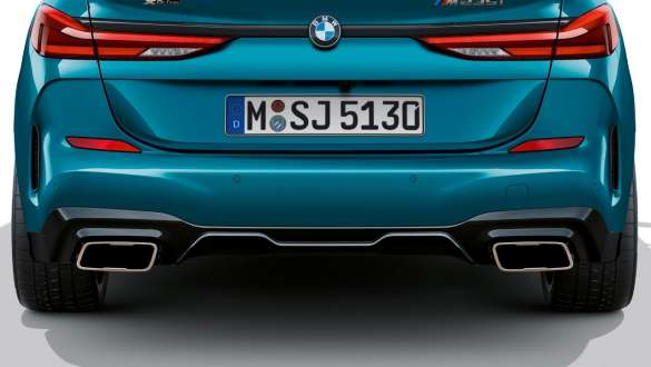 Ornamentele ţevilor de eşapament ale BMW Seria 2 Gran Coupé Ornamentele ţevilor de eşapament ale BMW Seria 2 Gran Coupé, în Albastru Snapper Rocks metalizat, F44