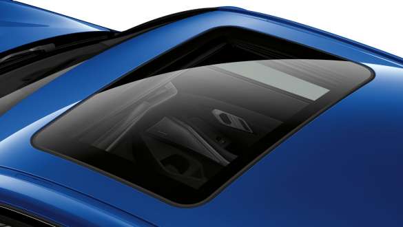 BMW Seria 3 Sedan (G20), plafon din sticlă. Imagine de sus a BMW Seria 3 Sedan (G20) cu imaginea plafonului de sticlă închis.