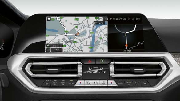 BMW Seria 3 Sedan (G20), BMW Live Cockpit Professional. Imagine în prim plan cu partea din faţă a afişajului panoului de bord al BMW Seria 3 Sedan (G20) cu BMW Live Cockpit Professional.