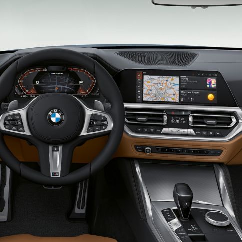 Volanul şi asistentul vocal ale BMW Seria 4 Coupé, G22 Imagine cu interiorul BMW Seria 4 Coupé, G22, 2020, cu volan şi asistent vocal