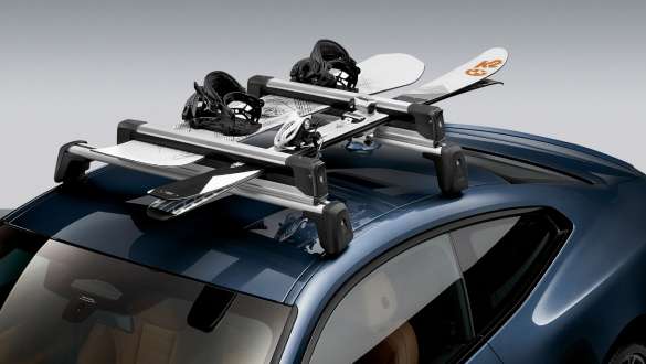 Suportul BMW pentru schiuri şi plăci de snowboarding, extensibil pe ambele părţi pentru BMW Seria 4 Coupé G22 2020 Imagine în prim plan cu suportul BMW pentru schiuri şi plăci de snowboarding, extensibil pe ambele părţi pentru BMW Seria 4 Coupé G22 2020
