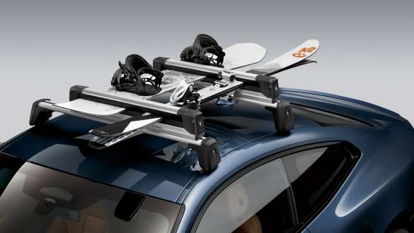 Suportul BMW pentru schiuri şi plăci de snowboarding, extensibil pe ambele părţi pentru BMW Seria 4 Coupé G22 2020 Imagine în prim plan cu suportul BMW pentru schiuri şi plăci de snowboarding, extensibil pe ambele părţi pentru BMW Seria 4 Coupé G22 2020