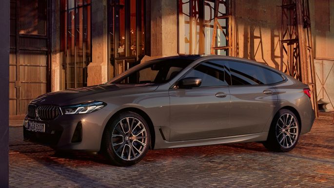 Silueta BMW Seria 6 Gran Turismo, G32, 2020 Imagine cu partea laterală a BMW 640i xDrive Gran Turismo, G32, 2020, în Gri Bernina