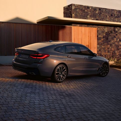 Designul părţii spate a BMW Seria 6 Gran Turismo, G32, 2020 Imagine cu designul părţii spate a BMW 640i xDrive Gran Turismo, G32, 2020, în Gri Bernina