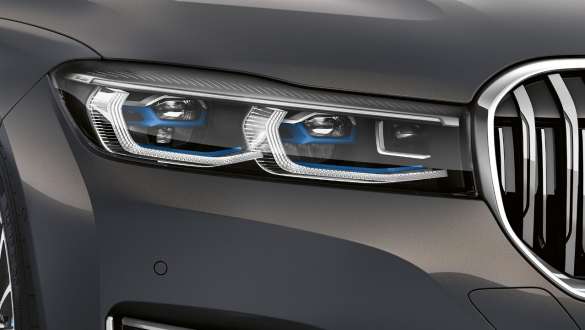 Farurile BMW Laserlight ale BMW Seria 7 Sedan Imagine în prim-plan cu farurile BMW Laserlight ale BMW Seria 7 Sedan