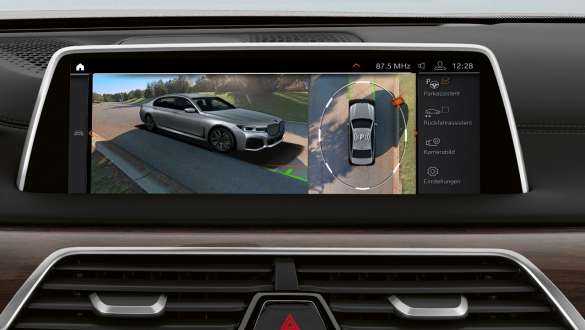 Asistentul „Plus” la parcare al BMW Seria 7 Sedan Afişajul cu Asistentul „Plus” la parcare al BMW Seria 7 Sedan