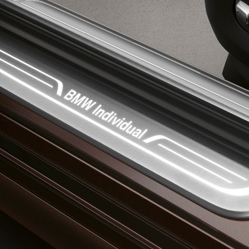 Pragurile portierelor BMW Seria 7 Sedan Pragurile portierelor BMW Seria 7 Sedan cu inscripţie „BMW Individual”