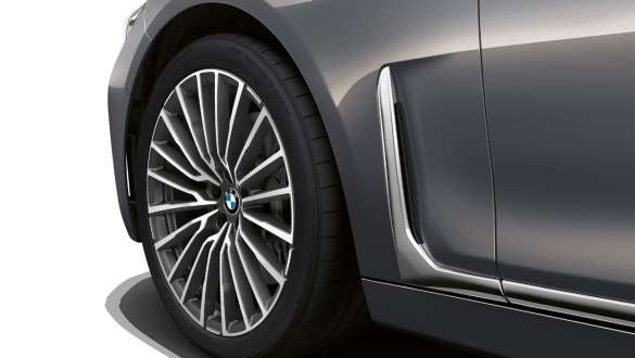 Prize de aer Air Breather pentru BMW Seria 7 Sedan BMW Seria 7 Sedan: imagine în prim plan cu o priză de aer Air Breather