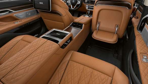 BMW Seria 7 Sedan Executive Lounge BMW Seria 7 Sedan Executive Lounge: banchetă spate extrem de confortabilă
