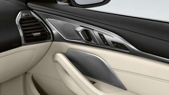 Sistemul de sunet surround Bowers & Wilkins Diamond al BMW M850i xDrive în Gri Dravit metalizat. Sistemul de sunet surround Bowers & Wilkins Diamond al BMW M850i xDrive în Gri Dravit metalizat.