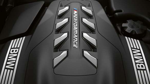 Motorul BMW TwinPower Turbo pe benzină cu 8 cilindri al BMW M850i xDrive în Gri Dravit metalizat. Motorul BMW TwinPower Turbo pe benzină cu 8 cilindri al BMW M850i xDrive în Gri Dravit metalizat.