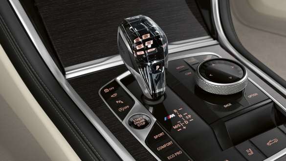 Sistemul „Driving Experience Control” al BMW M850i xDrive în Gri Dravit metalizat. Sistemul „Driving Experience Control” al BMW M850i xDrive în Gri Dravit metalizat.
