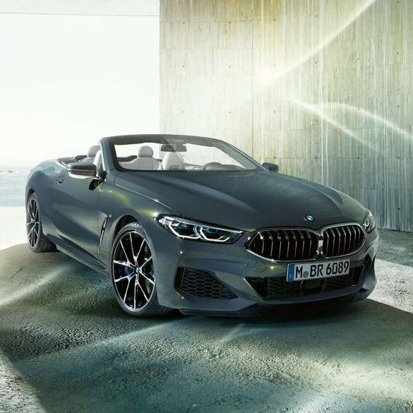 Imagine cu trei sferturi din partea stângă-faţă a BMW M850i xDrive în Gri Dravit metalizat. Imagine cu trei sferturi din partea stângă-faţă a BMW M850i xDrive în Gri Dravit metalizat.