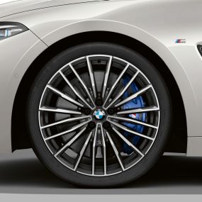 Jantele M din aliaj uşor de 20” Multi-spoke, tip 729 M ale BMW M850i xDrive. Jantele M din aliaj uşor de 20” Multi-spoke, tip 729 M ale BMW M850i xDrive.