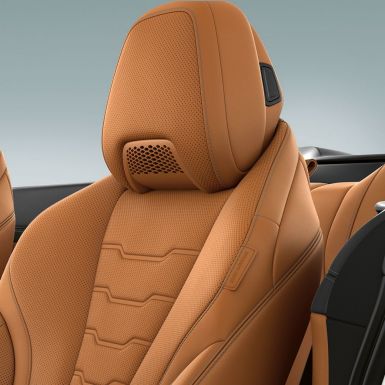 Imagine cu scaunele multifuncţionale ale BMW M850i xDrive tapiţate în piele Merino şi sistem de încălzire integrat în tetiere. Imagine cu scaunele multifuncţionale ale BMW M850i xDrive tapiţate în piele Merino şi sistem de încălzire integrat în tetiere.