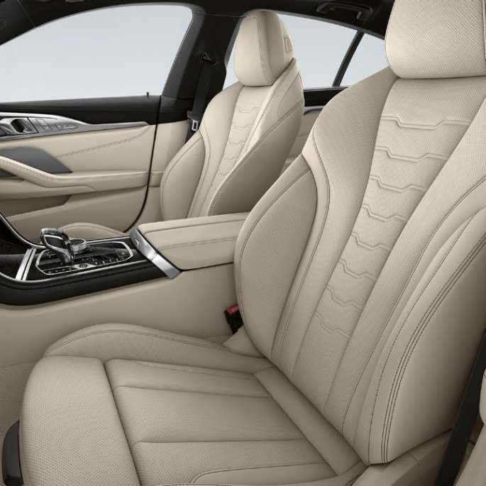 Echipamentele interioare ale modelului de bază Imagine cu echipamentele interioare ale modelului de bază BMW Seria 8 Gran Coupé