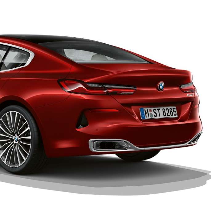 Imagine cu trei sferturi din partea spate a modelui de bază Imagine cu trei sferturi din partea spate a modelui de bază BMW Seria 8 Gran Coupé
