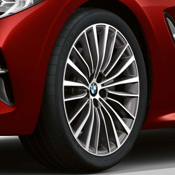 Jantele modelului de bază Imagine cu jantele modelului de bază BMW Seria 8 Gran Coupé