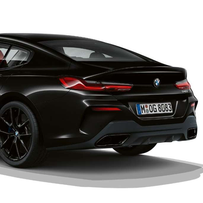 Imagine cu trei sferturi din partea spate a BMW Seria 8 Gran Coupé cu pachet M Sport Imagine cu trei sferturi din partea spate a BMW Seria 8 Gran Coupé cu pachet M Sport