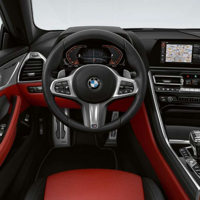 Habitaclul specific pachetului M Sport Imagine cu habitaclu specific pachetului M Sport al BMW Seria 8 Gran Coupé