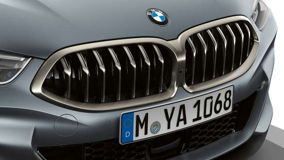Grilă radiator cu sistem de direcţionare activă a fluxului de aer Imagine cu grila radiatorului cu sistem de direcţionare activă a fluxului de aer a BMW Seria 8 Gran Coupé