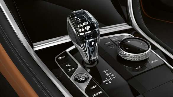 Aplicaţii din sticlă CraftedClarity, BMW Seria 8 Gran Coupé, consolă centrală