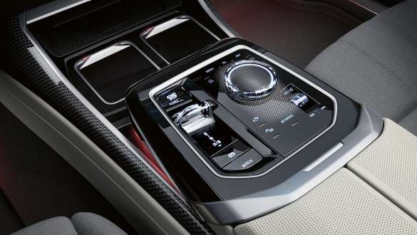Executive Drive Pro BMW M760e xDrive Sedan Consolă centrală BMW M760e xDrive Sedan
