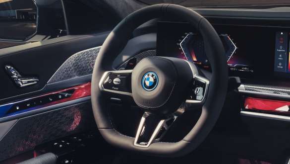 Volan M îmbrăcat în piele BMW M760e xDrive Sedan Volan M îmbrăcat în piele BMW M760e xDrive Sedan
