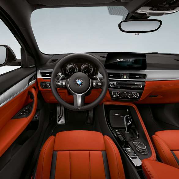 Habitaclul BMW X2 M35i Imagine cu habitaclul BMW X2 M35i, F39