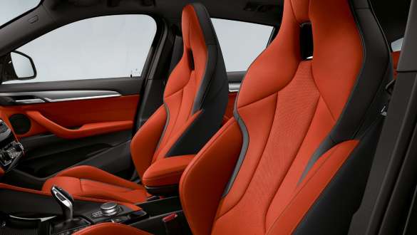 Scaunele M Sport ale BMW X2 M35i, F39 Imagine în prim-plan cu scaunele M Sport ale BMW X2 M35i, F39
