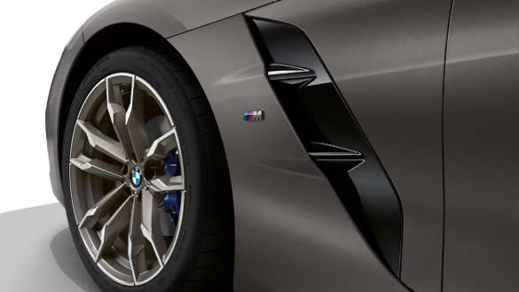 Prizele de aer „Air Breather” ale BMW Z4 M40i, G29 Imagine în prim-plan cu prizele de aer „Air Breather” ale BMW Z4 M40i, G29, 2019, în Gri Frozen metalizat de la BMW Individual