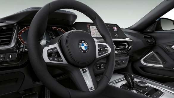 Volanul BMW Z4 M40i Roadster, G29 Imagine din interiorul BMW Z4 M40i Raodster, G29, 2019, cu direcţia sport variabilă