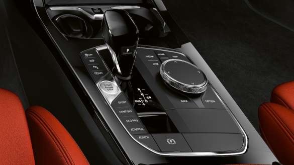 Transmisie Steptronic Sport. BMW M135i xDrive cu transmisie Steptronic Sport.