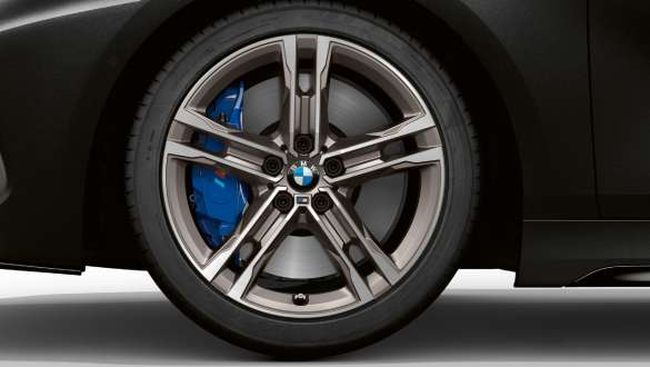 Frâne M Sport. BMW M135i xDrive cu frâne M Sport.