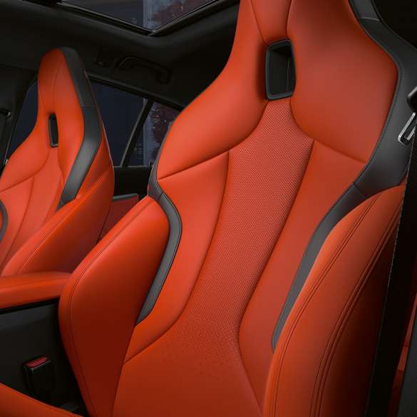 Scaune M Sport cu tetiere integrate. Scaunele M Sport dinamice cu tetiere integrate din interiorul BMW M135i xDrive.