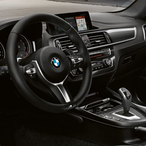 Habitaclul BMW M240i Coupé Imagine din interior cu habitaclul BMW M240i Coupé, F22, 2017, în Portocaliu Sunset metalizat